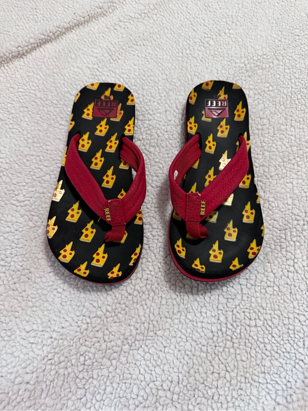 Reef Kids Ahi Pizza Bolt Sandals Flip Flops Red Black Size 2/3 Youth Used